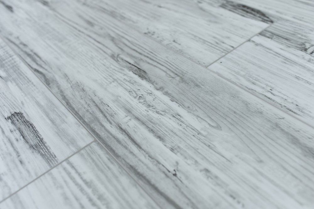 Замковая ПВХ плитка "Art Tile" Берёза Божоле (1220*152*5 мм) — купить в Обнинске