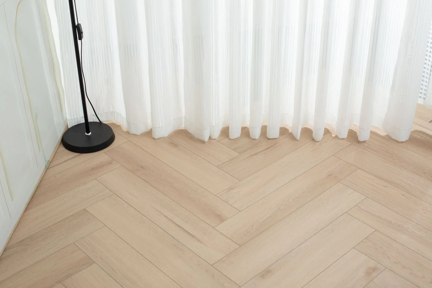 Плитка SPC "OneFloor" 3032 А,В  ЁЛКА (640*128*4 мм) — купить в Обнинске