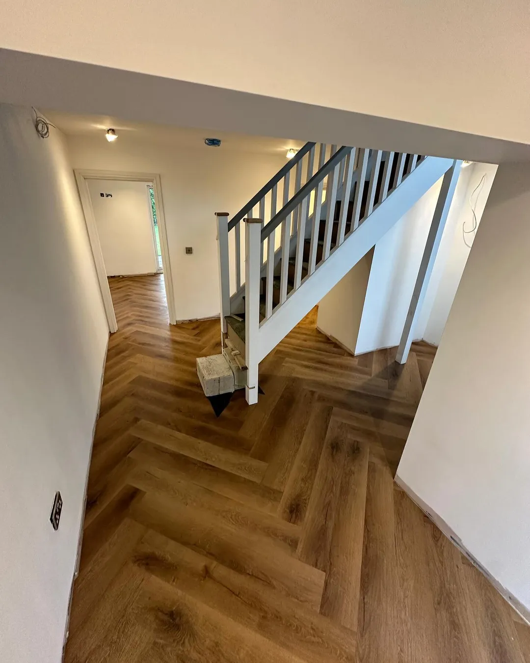 Кварцвиниловая плитка "Invictus" Royal Oak Mocca (406*102*2мм) — купить в Обнинске