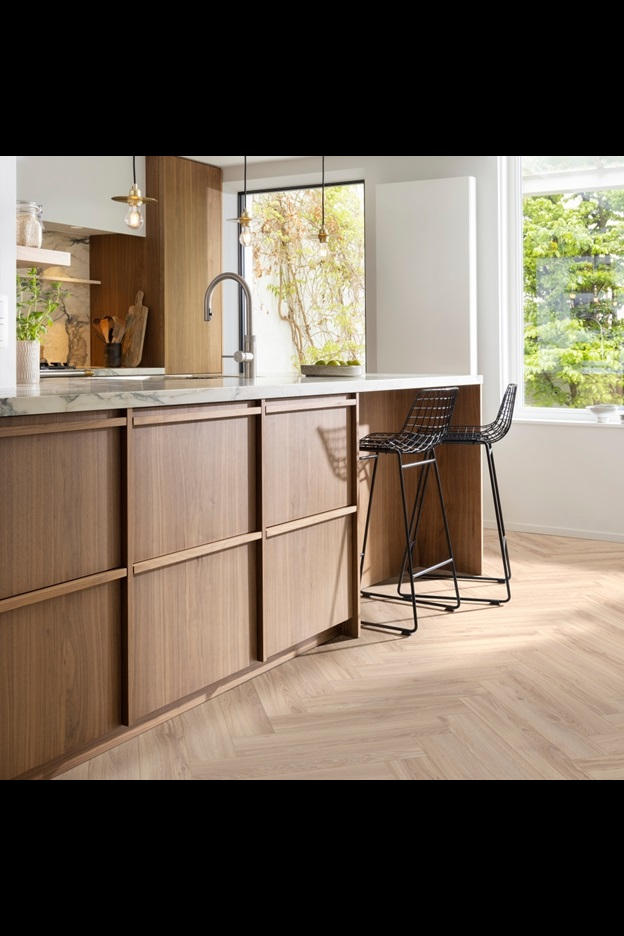 Замковая ПВХ плитка Blackjack Oak 22210 (630*126*6 мм) — купить в Обнинске